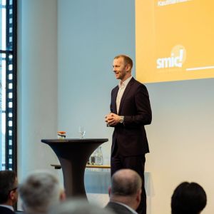 SMIC-Nuernberger-Unternehmer-Kongress-2019-0467-Buehne-Niels-Rossow.jpg