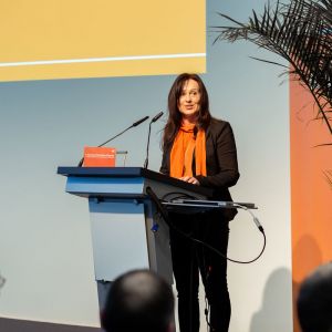 SMIC-Nuernberger-Unternehmer-Kongress-2019-0436-Buehne-Sabine-Michel.jpg